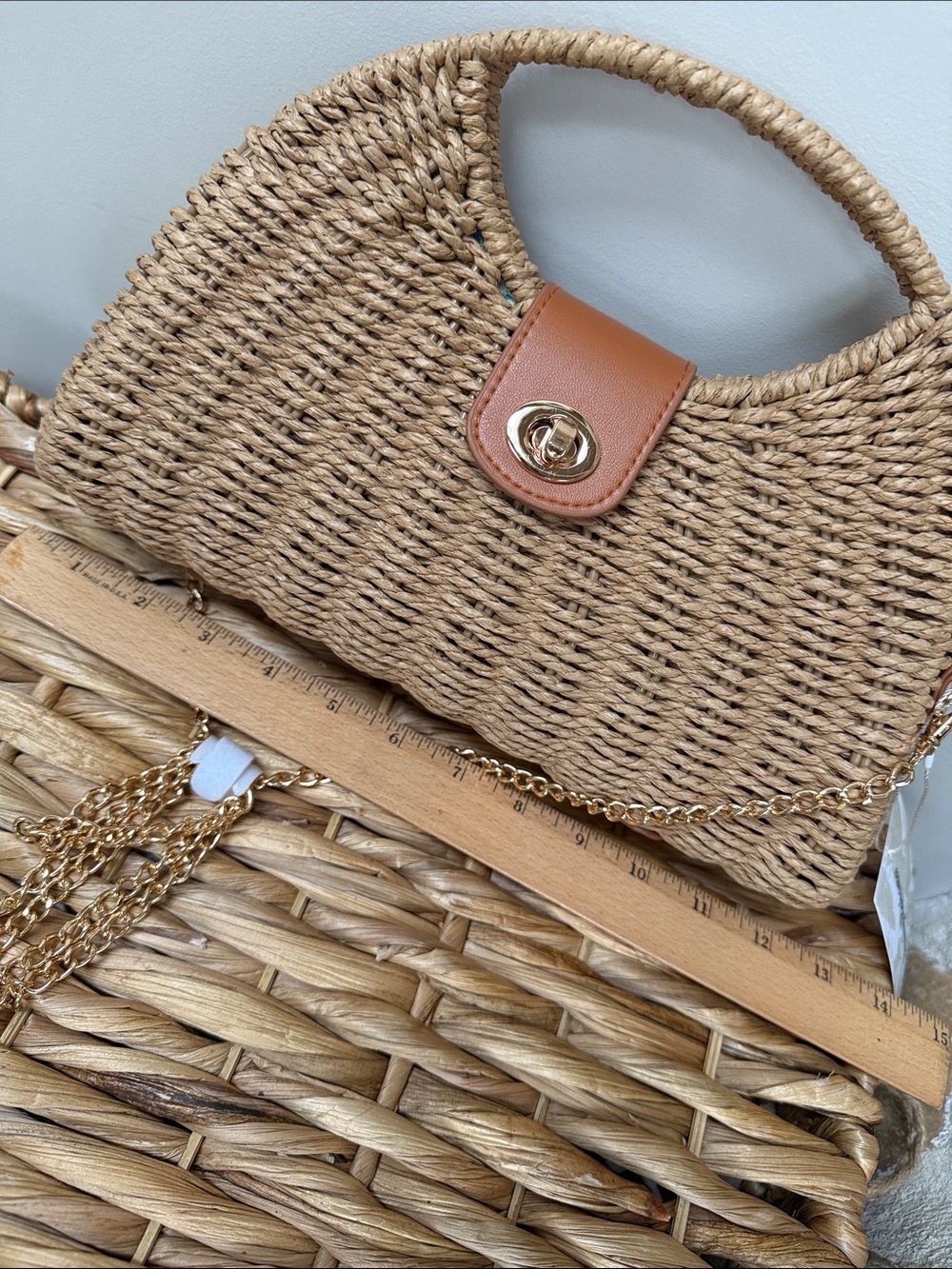 NWT Tommy Bahama Tan Woven Straw Crossbody with Gold Chain Accent - Picture 8 of 10